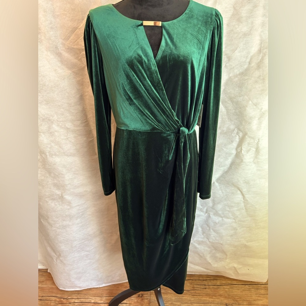 NWT. Kensie green velvet midi dress. Size 12